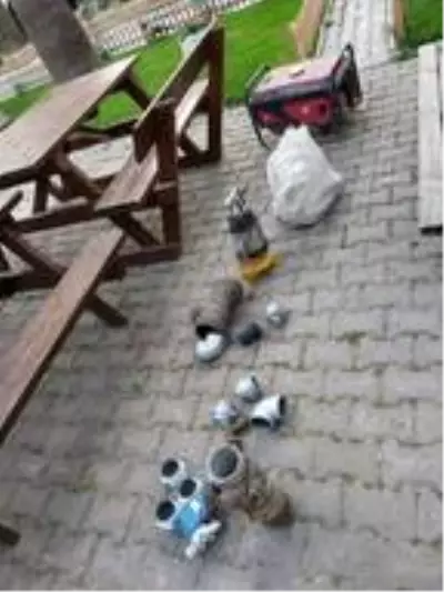 Su deposundan malzeme çalan 2 kişi yakalandı