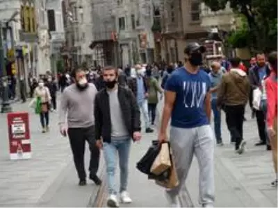 Taksim Meydanı ve İstiklal Caddesi'nde dikkat çeken yoğunluk