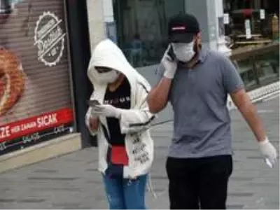 Taksim Meydanı ve İstiklal Caddesi'nde dikkat çeken yoğunluk Taksim Meydanı ve İstiklal Caddesi'nde dikkat çeken yoğunluk