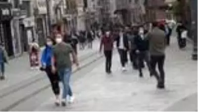 Taksim ve İstiklal Caddesi’nde koronavirüs tedbirlerine rağmen dikkat çeken yoğunluk