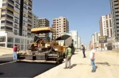Tarsus'ta asfalt çalışması Tarsus'ta asfalt çalışması