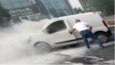 Yanan araca ilk müdahaleyi yangın tüpüyle vatandaş yaptı