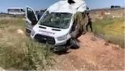 Yolcu minibüsü devrildi: 13 yaralı