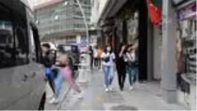 15-20 yaş arasındaki çocuk ve gençler sokağa çıktı 15-20 yaş arasındaki çocuk ve gençler sokağa çıktı