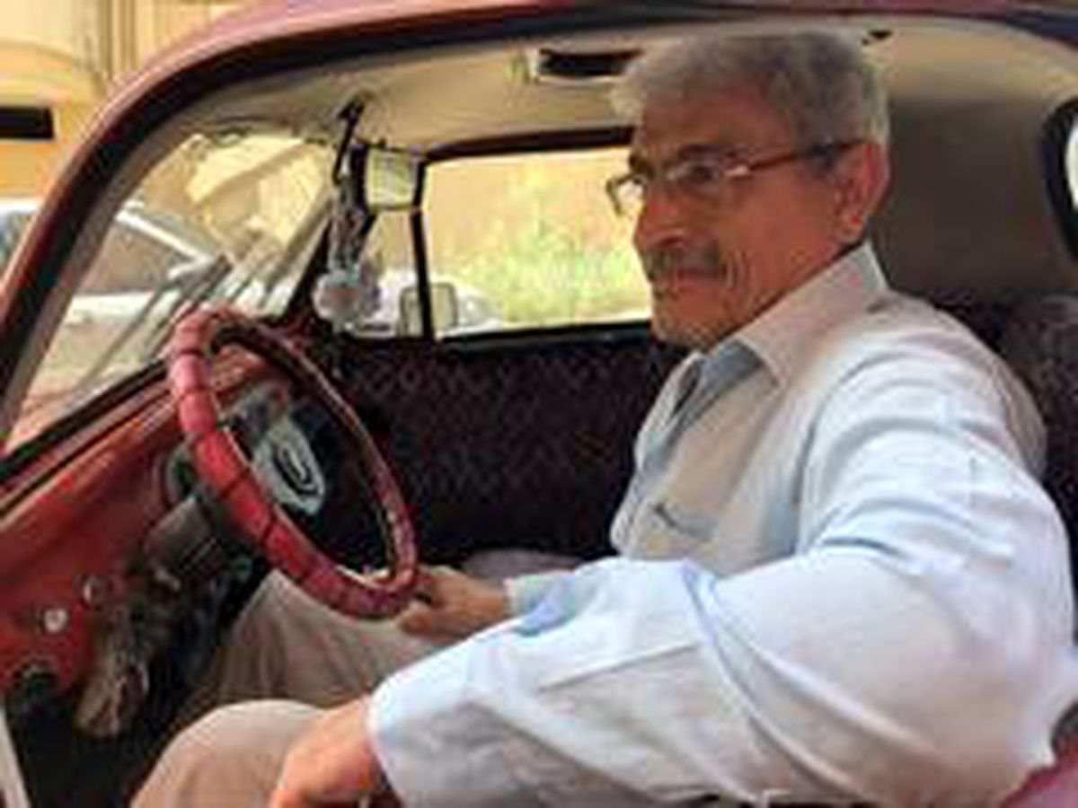 Gözü gibi baktığı 1951 model Fiat Topolino marka klasik otomobilini gören hayran kalıyor