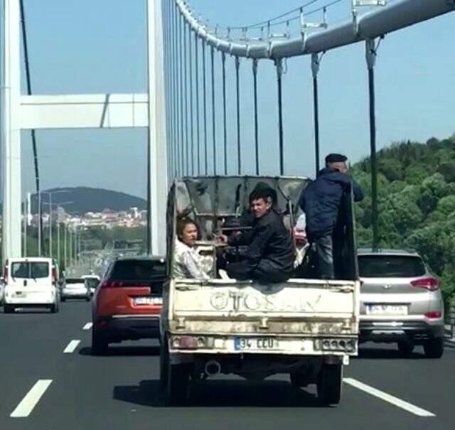 5 çocuğun kamyonet kasasındaki yolculuğu tehlikeli yolculuğu kamerada 5 çocuğun kamyonet kasasındaki yolculuğu tehlikeli yolculuğu kamerada