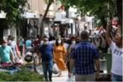 Adıyaman'da vatandaşlar çarşılara akın etti