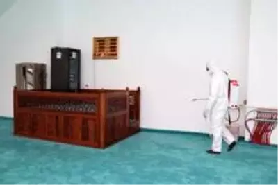 Ağrı Belediyesi ibadete açılacak camileri dezenfekte etmeye başladı