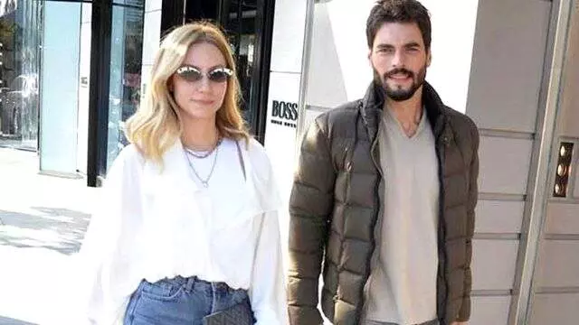 Akın Akınözü'nün Jelena Karleusa hayranlığı, nişanlısı tarafından terk edilmesine neden oldu Akın Akınözü'nün Jelena Karleusa hayranlığı, nişanlısı tarafından terk edilmesine neden oldu