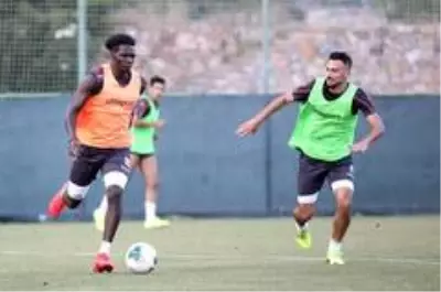 Alanyaspor hazırlıklarını akşam idmanıyla sürdürdü