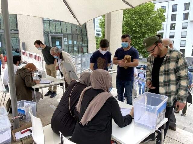 Almanya'da koronavirüs sonrası ilk cuma namazı kılındı