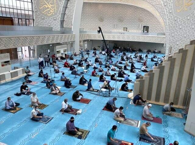 Almanya'da koronavirüs sonrası ilk cuma namazı kılındı