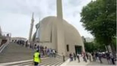 Almanya'da koronavirüs sonrası ilk cuma namazı kılındı Almanya'da koronavirüs sonrası ilk cuma namazı kılındı
