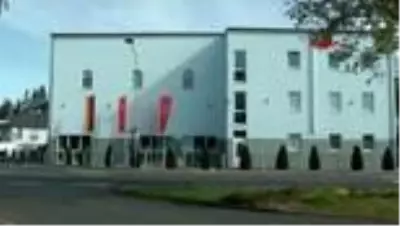 Almanya'da tehdit mektubu gönderilen camiyi Bakan Herrmann ziyaret etti Almanya'da tehdit mektubu gönderilen camiyi Bakan Herrmann ziyaret etti