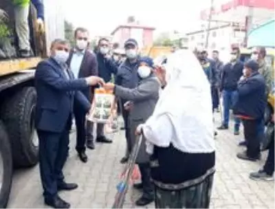 Altıntaş'ta fidan dağıtımı Altıntaş'ta fidan dağıtımı