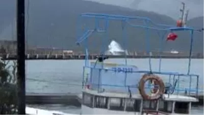 Amasra'da dalgalar mendireği dövdü Amasra'da dalgalar mendireği dövdü