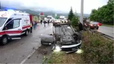 Annelerini memleketlerine götürürken aynı yerde kaza yaptılar: 1 ölü, 4 yaralı