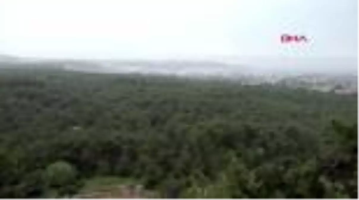 Antalya'da vatandaşlar, yağmura hazırlıksız yakalandı