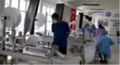 Atölyeye dönüştürülen liselerde, ayda 45 milyon maske üretiliyor Atölyeye dönüştürülen liselerde, ayda 45 milyon maske üretiliyor