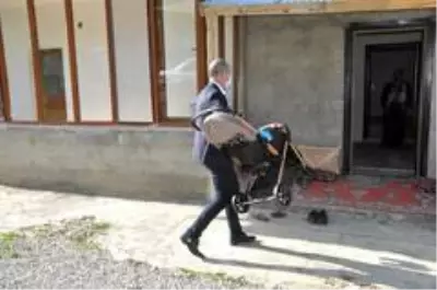Başkan Büyüksu'dan engelli Özdemir'e bebek arabası