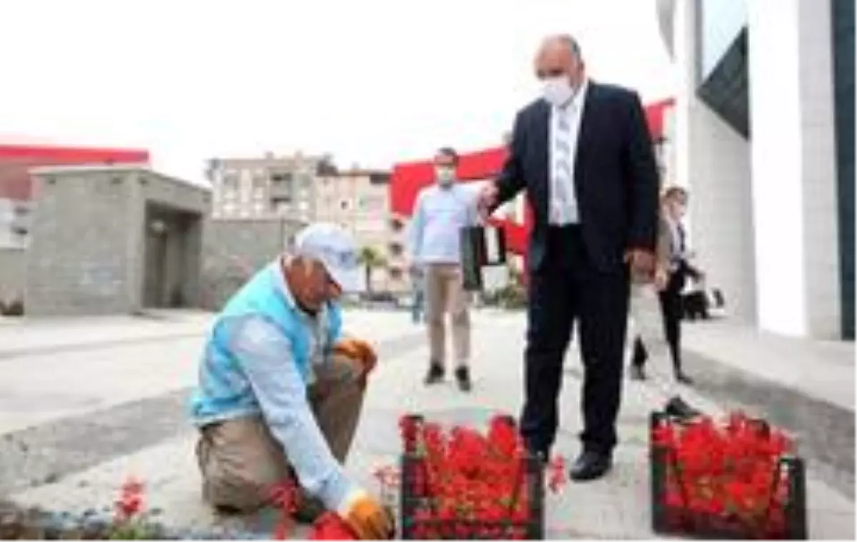 Başkan Sandıkçı belediye personelinin bayramını kutladı