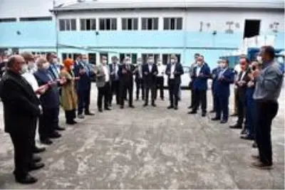 Başkan Zorluoğlu çay alım fabrikasını gezdi Başkan Zorluoğlu çay alım fabrikasını gezdi