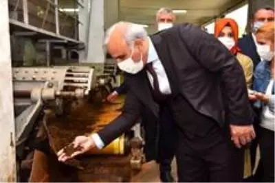 Başkan Zorluoğlu çay alım fabrikasını gezdi Başkan Zorluoğlu çay alım fabrikasını gezdi