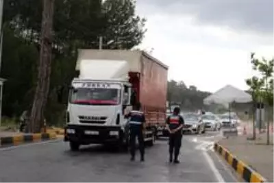 Bayram öncesi Marmaris girişinde denetimler sıklaştırıldı Bayram öncesi Marmaris girişinde denetimler sıklaştırıldı