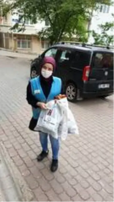Bayrama da anlam katıyorlar