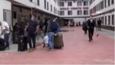 Birleşik Arap Emirlikleri'nden Sinop'a gelen ve karantina sürecini tamamlayan vatandaşlar,... Birleşik Arap Emirlikleri'nden Sinop'a gelen ve karantina sürecini tamamlayan vatandaşlar,...