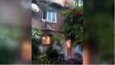 BURSA Yangında 2 katlı evleri küle dönen yaşlı çift, gözyaşlarını tutamadı