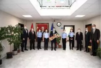 Büyükşehir'de 'sosyal mesafeli' bayramlaşma Büyükşehir'de 'sosyal mesafeli' bayramlaşma