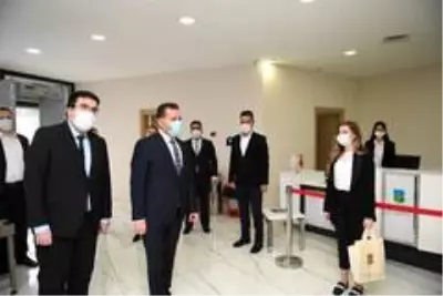 Büyükşehir'de 'sosyal mesafeli' bayramlaşma Büyükşehir'de 'sosyal mesafeli' bayramlaşma