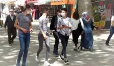 Cadde ve sokaklar, bir hafta sonra tekrar gençlerin Cadde ve sokaklar, bir hafta sonra tekrar gençlerin