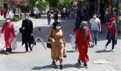 Cadde ve sokaklar, bir hafta sonra tekrar gençlerin Cadde ve sokaklar, bir hafta sonra tekrar gençlerin