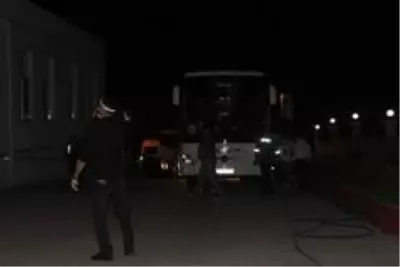 Çankırı'da karantina süresi dolanlar memleketlerine uğurlandı Çankırı'da karantina süresi dolanlar memleketlerine uğurlandı