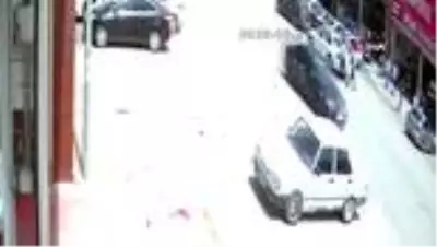 Dehşet anları kamerada! Aracına verilen raporu beğenmeyince ekspertizi öldürdü