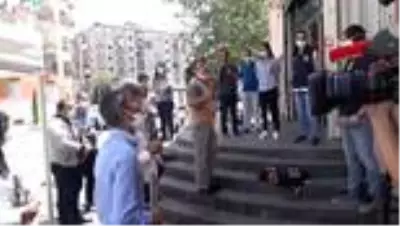 Diyarbakır'da evlat nöbetindeki babadan HDP'li vekile tepki...'Elinizden gelirse yaşlı annemi de... Diyarbakır'da evlat nöbetindeki babadan HDP'li vekile tepki...'Elinizden gelirse yaşlı annemi de...