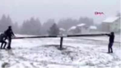 Düzce'de yaylalara kar yağdı Düzce'de yaylalara kar yağdı