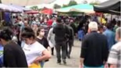 EDİRNE Kısıtlamaya saatler kala Edirne'de halk pazara akın etti EDİRNE Kısıtlamaya saatler kala Edirne'de halk pazara akın etti