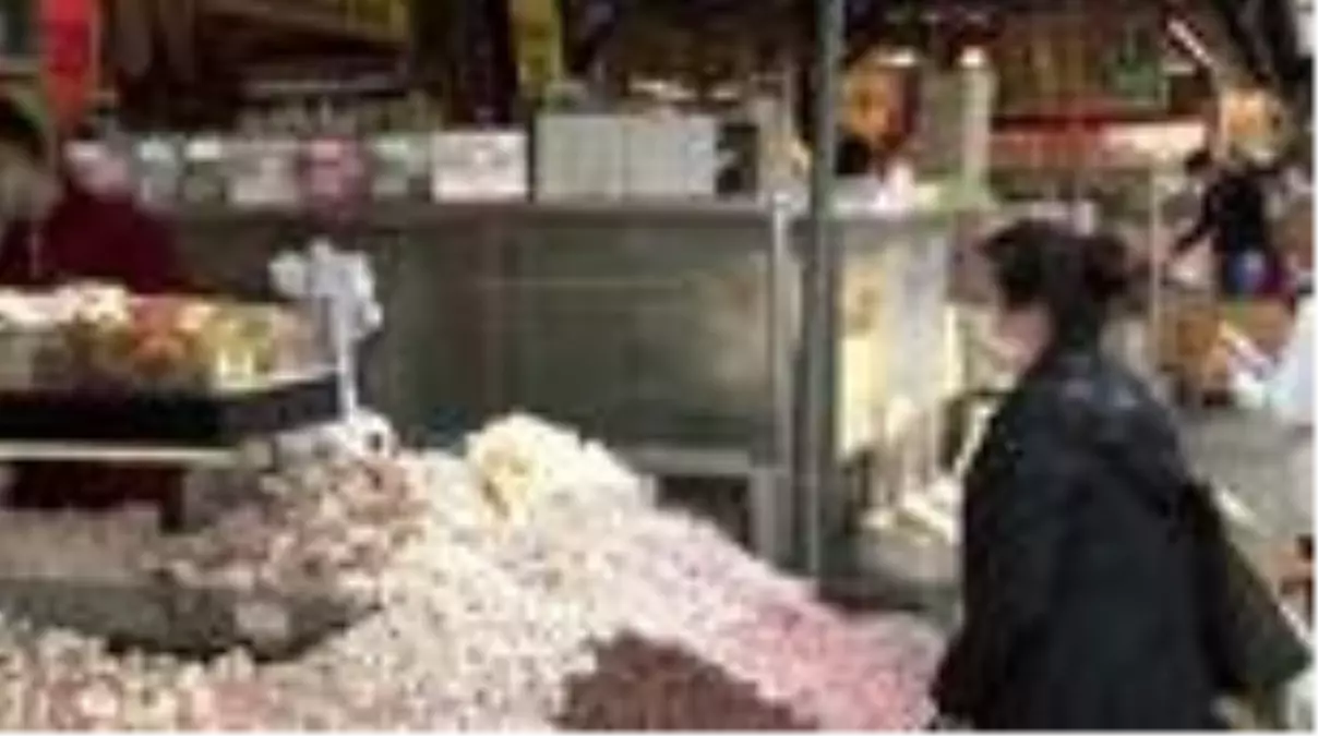 Eminönü'nde sosyal mesafesiz bayram alışverişi