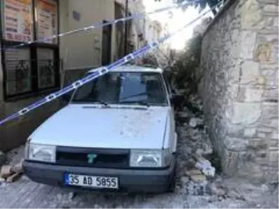Evin duvarı yıkıldı, faciadan dönüldü Evin duvarı yıkıldı, faciadan dönüldü