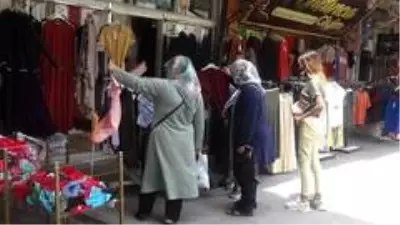 Gençler çarşıya koştu