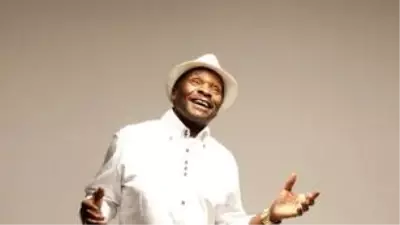 Gineli müzisyen Mory Kante hayatını kaybetti Gineli müzisyen Mory Kante hayatını kaybetti