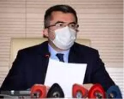 Gizlice baba evine ziyarete gelen kadın, 9 kişiye koronavirüs bulaştırdı Gizlice baba evine ziyarete gelen kadın, 9 kişiye koronavirüs bulaştırdı
