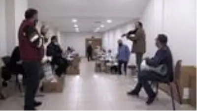 Gönüllü olarak maske üretenlere konser sürprizi Gönüllü olarak maske üretenlere konser sürprizi