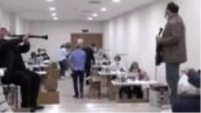 Gönüllü olarak maske üretenlere konser sürprizi Gönüllü olarak maske üretenlere konser sürprizi