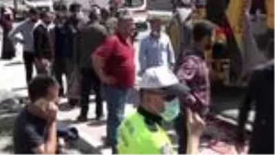 HAKKARİ Kaza yerinde sosyal mesafe uyarısında bulunan polis ekiplerine saldırı HAKKARİ Kaza yerinde sosyal mesafe uyarısında bulunan polis ekiplerine saldırı