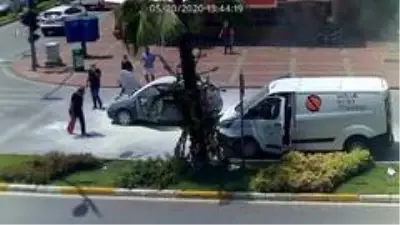 Hararet yapan otomobile vatandaşlar 5 yangın tüpü boşalttı Hararet yapan otomobile vatandaşlar 5 yangın tüpü boşalttı