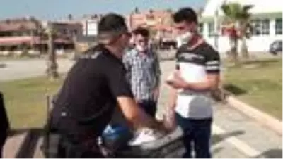 Hatay'da denize giren 2 kişiye 392'şer lira ceza yazıldı Hatay'da denize giren 2 kişiye 392'şer lira ceza yazıldı